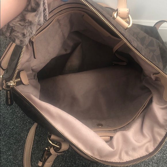 Beautiful Michael Kors bag!! - Picture 4 of 5